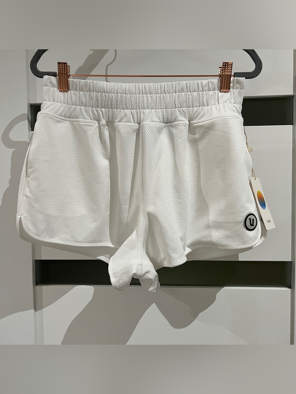 NEW Vuori Micro Mesh Short Women’s High Rise Performance Short 2.5” White Medium
